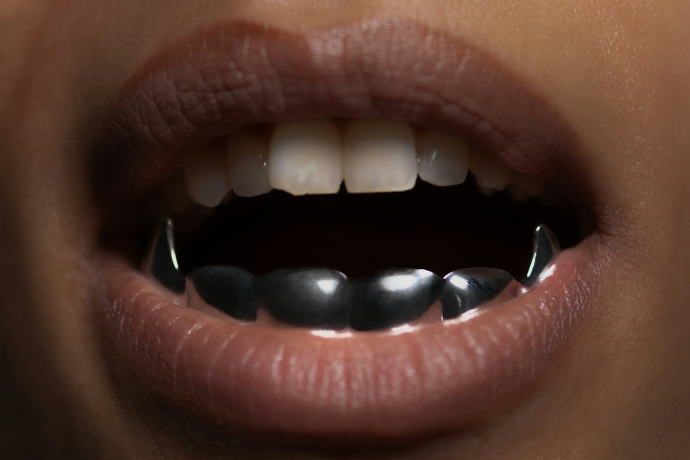 How To Whiten Your Teeth Naturally: Your Guide From A Biological Dentist