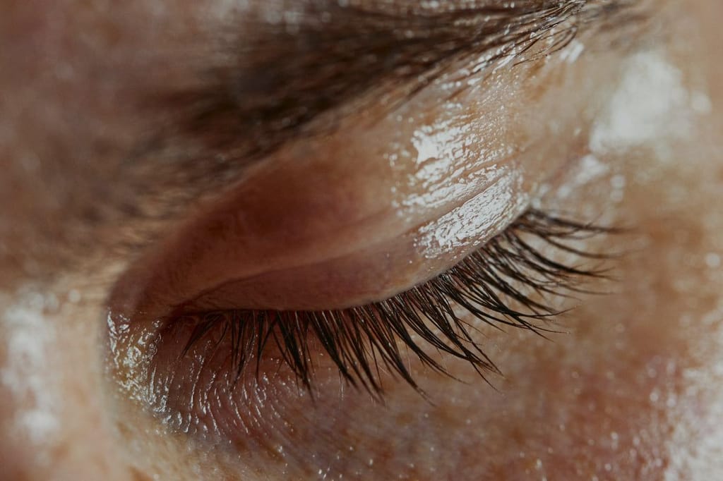 The Truth Untold By Trending Brands: Is Your Eyelash Serum Bad For Your Health?
