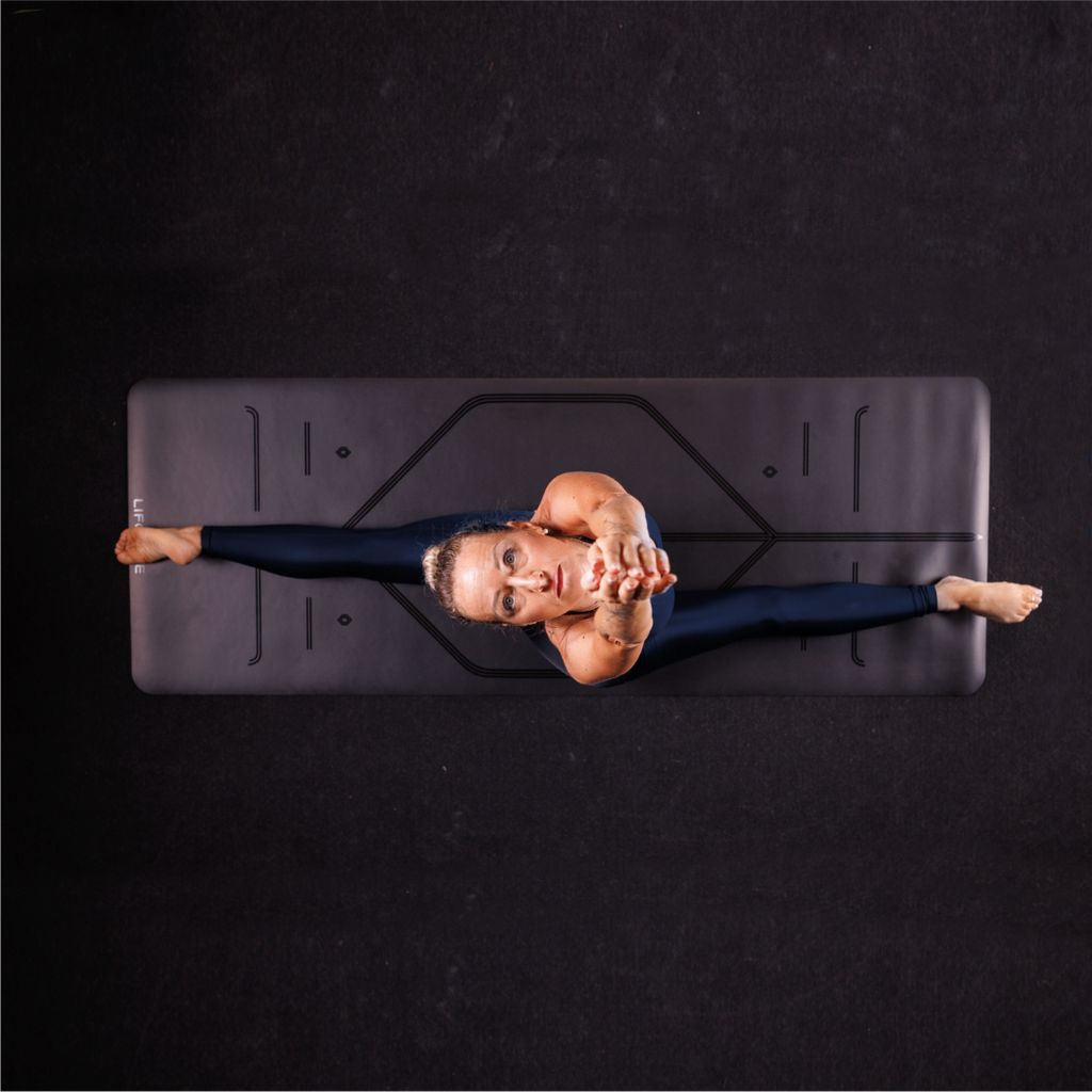Liforme In Line Yoga Mat - Black on Black - Image 3