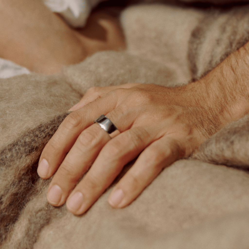 Oura Ring 4 - Silver - Image 7