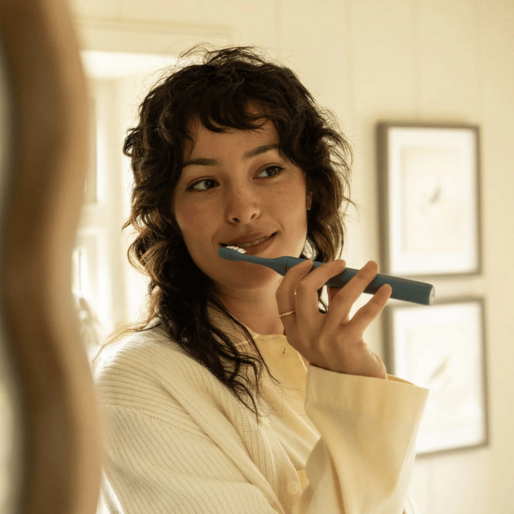 SURI Electric Toothbrush with UV Light Cleaning and Charging Case - Morning Waves - Image 7