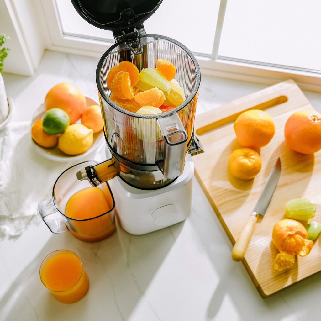 J2 Cold Press Juicer - White - Image 2