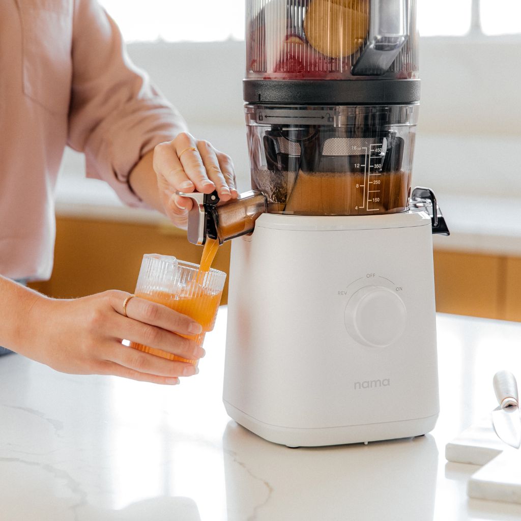 J2 Cold Press Juicer - White - Image 3