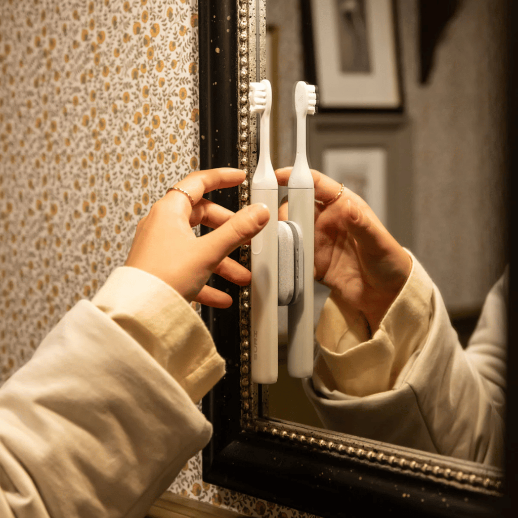 SURI Electric Toothbrush with UV Light Cleaning and Charging Case - Sea Mist - Image 3