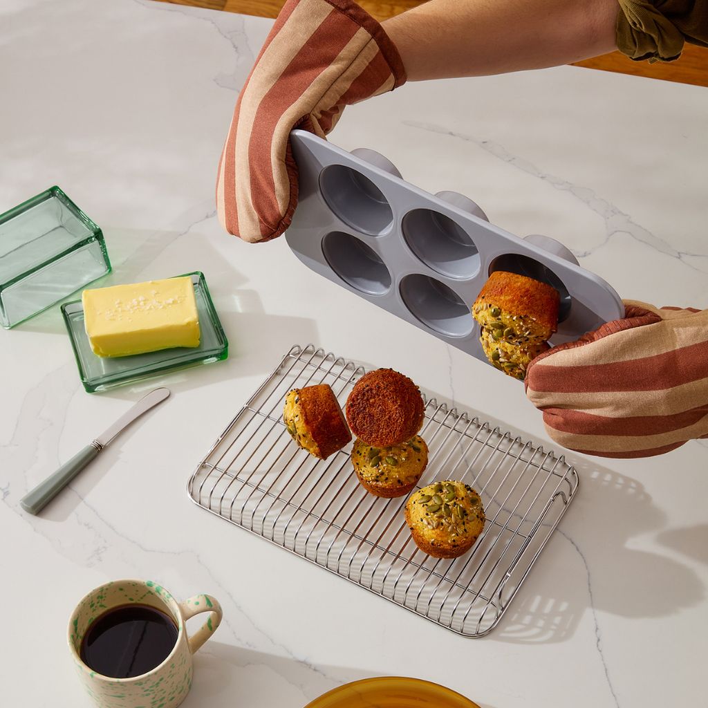 6 Cup Muffin Pan Cream - Image 3