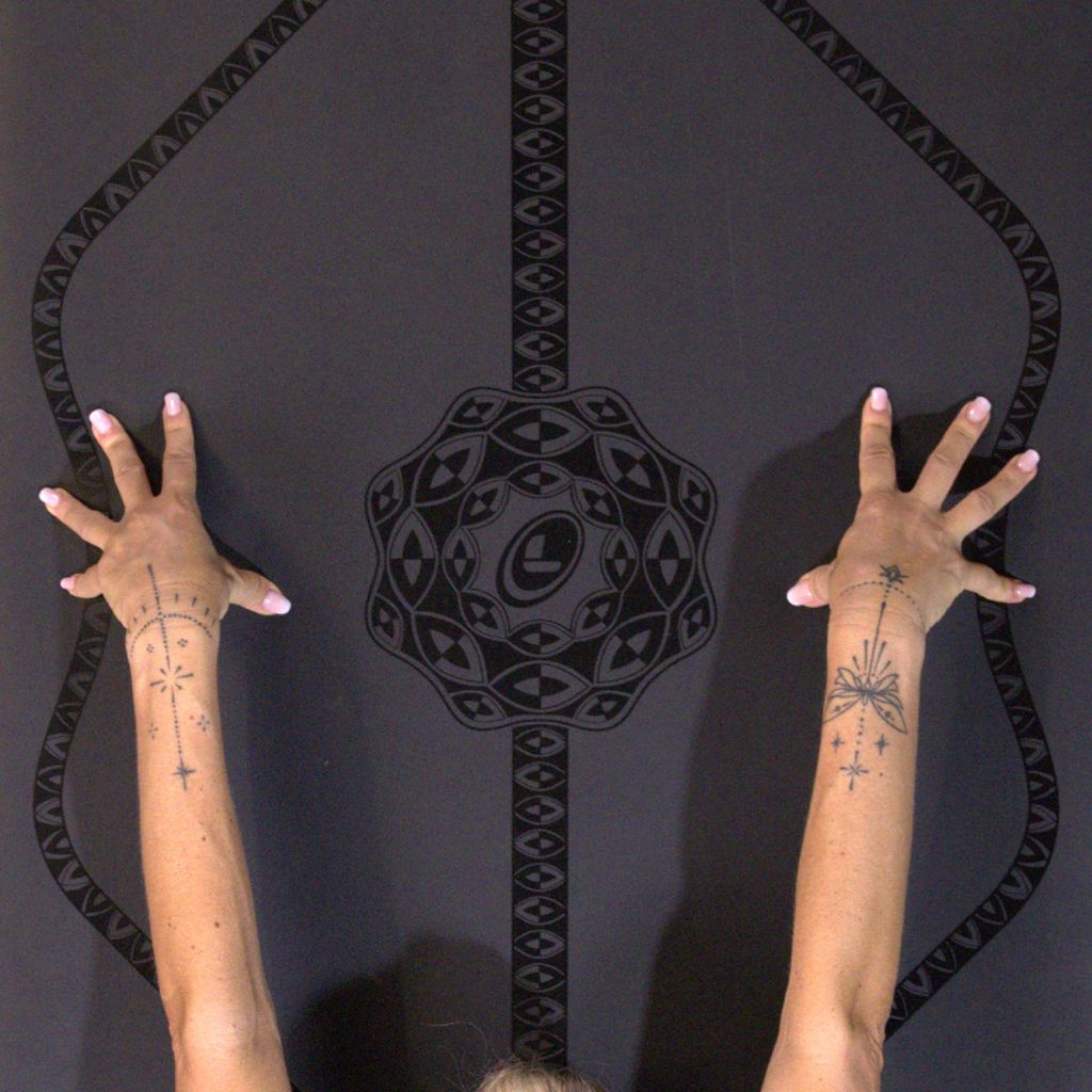 Liforme Mystique Yoga Mat - Black on Black - Image 4