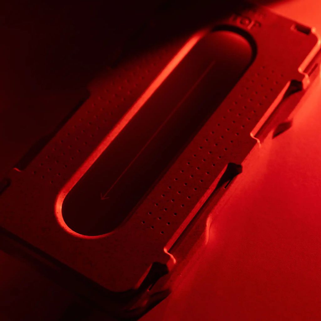 Red Light Converter Glass, iPhone 17 Pro Max 2025/16 Pro Max - Image 6