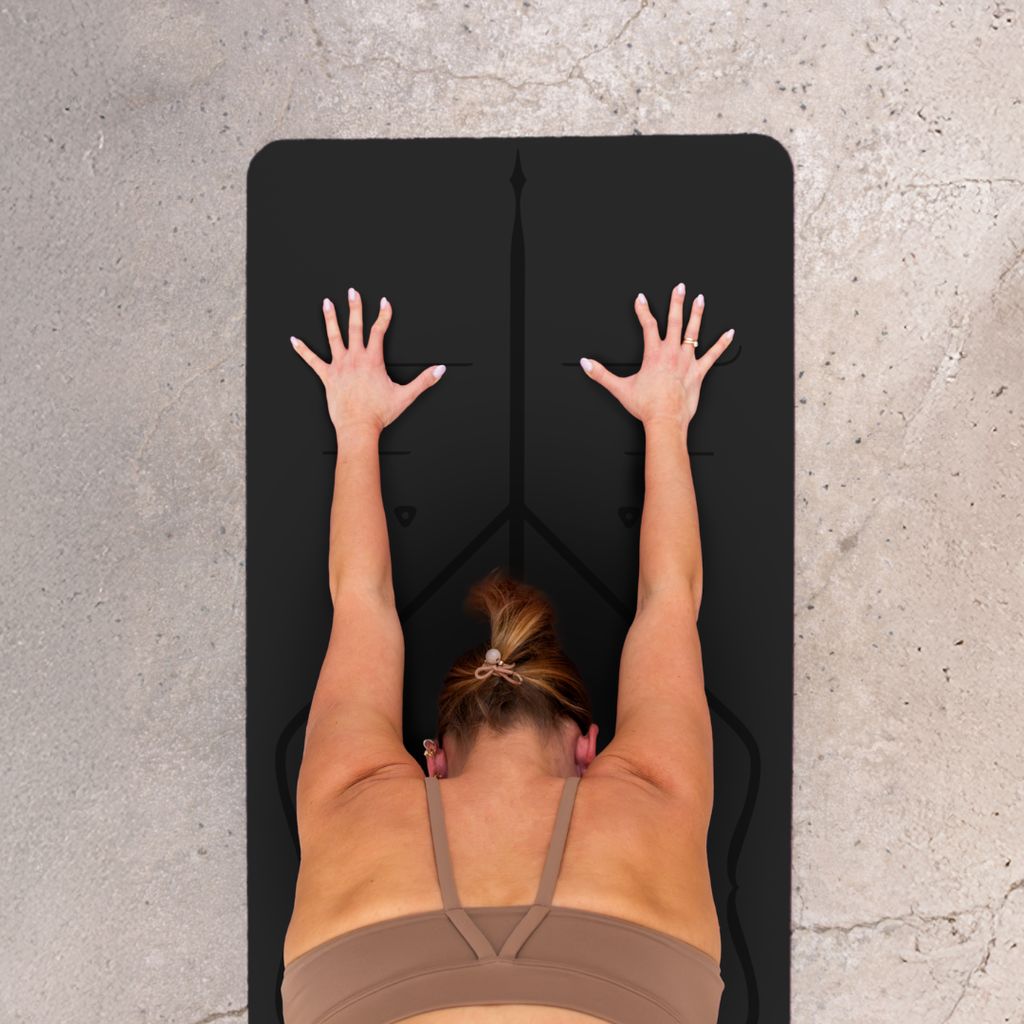 Liforme Classic Yoga Mat - Black - Image 4