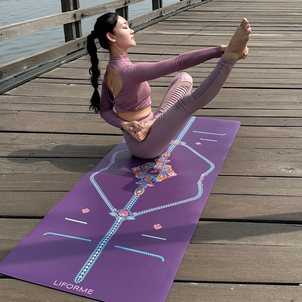 Liforme Mindful Garden Travel Yoga Mat - Purple - Image 4