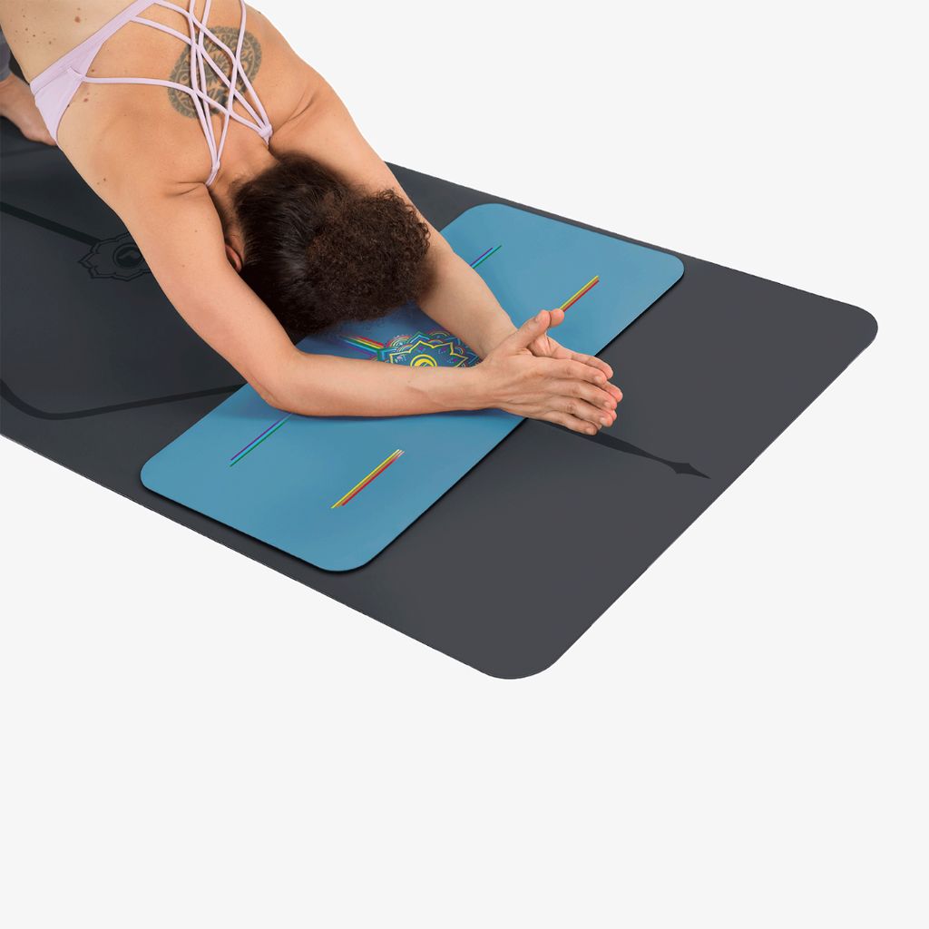 Liforme Rainbow Yoga Pad - Blue Sky - Image 4
