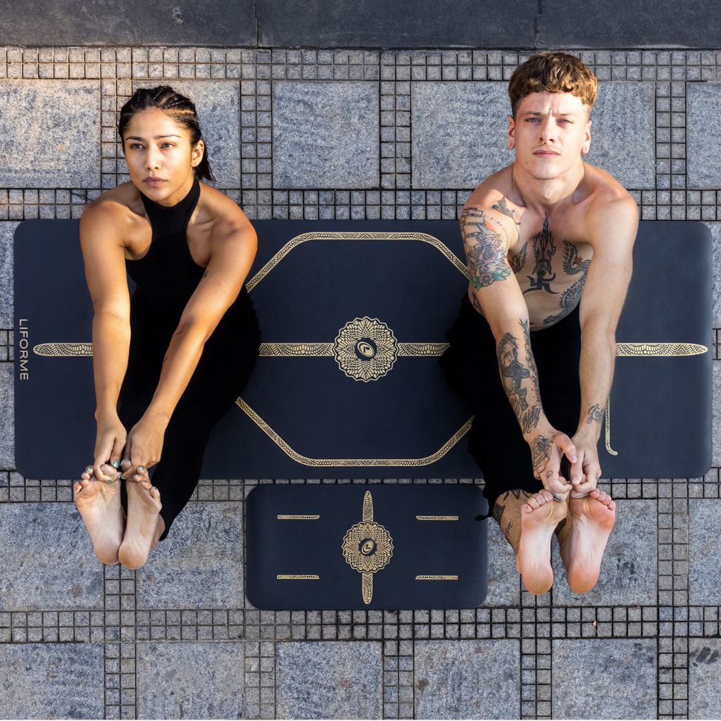 Liforme Black & Gold Yoga Pad - Black - Image 4