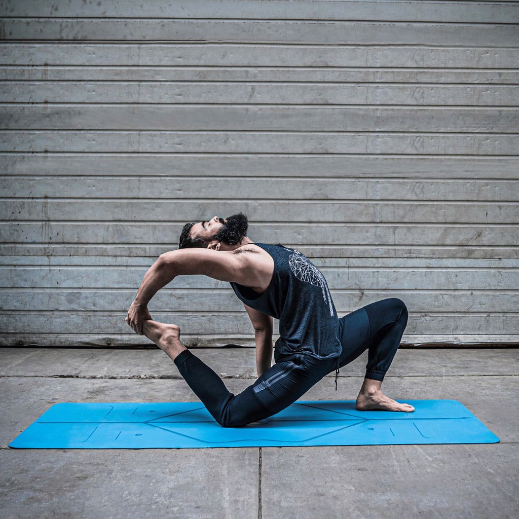 Liforme Classic Travel Yoga Mat - Blue - Image 5