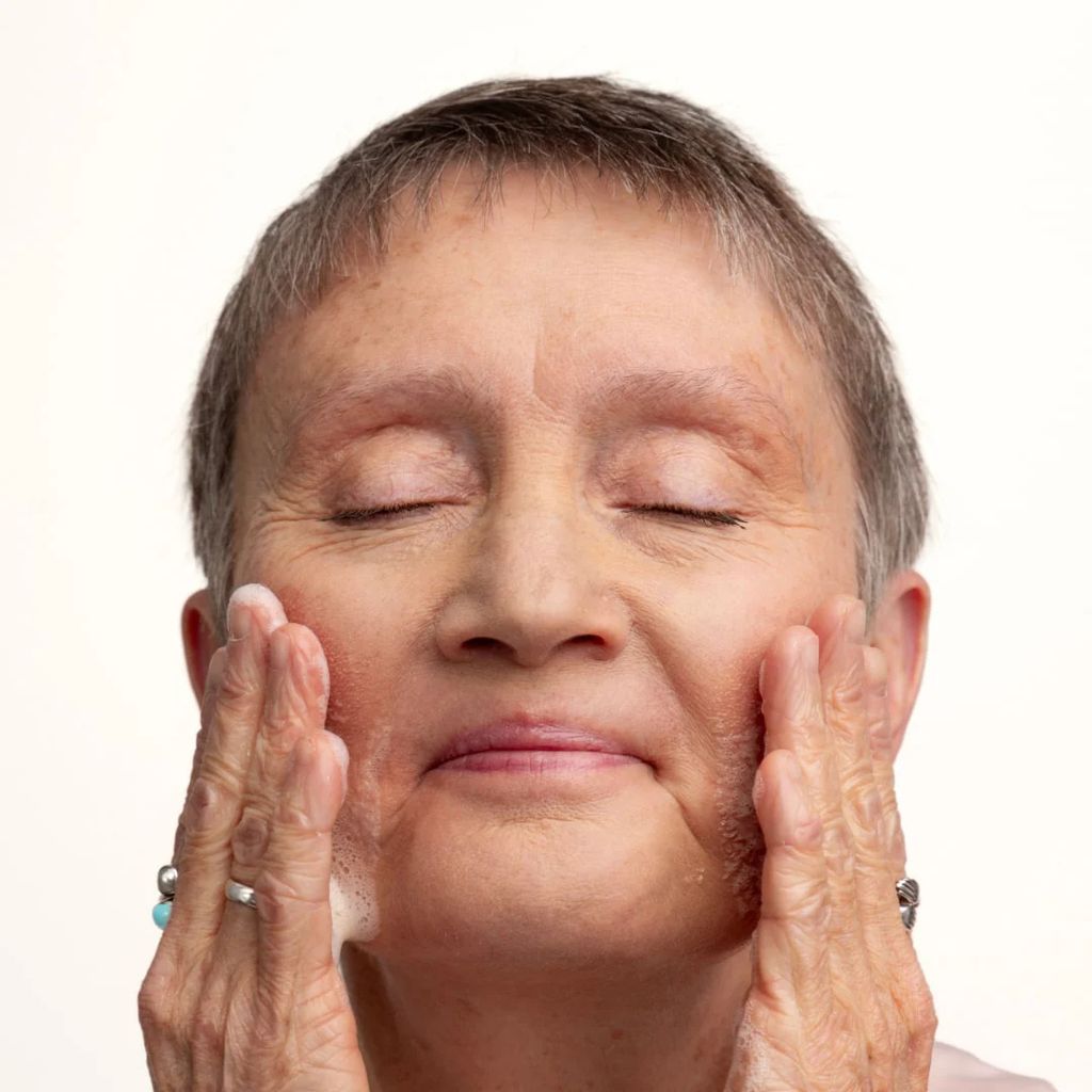 Smoothing Cleanser - Image 4